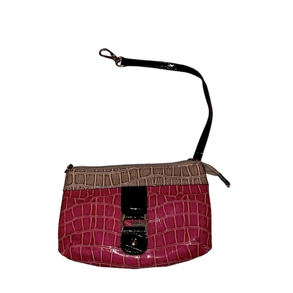 Vintage Guess Wristlet, Pink Exterior is excellent - Picture 6 of 13